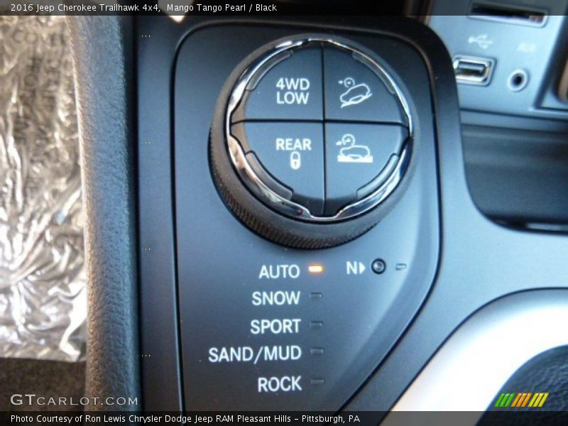 Mango Tango Pearl / Black 2016 Jeep Cherokee Trailhawk 4x4