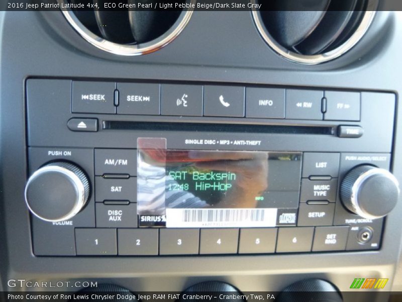 ECO Green Pearl / Light Pebble Beige/Dark Slate Gray 2016 Jeep Patriot Latitude 4x4