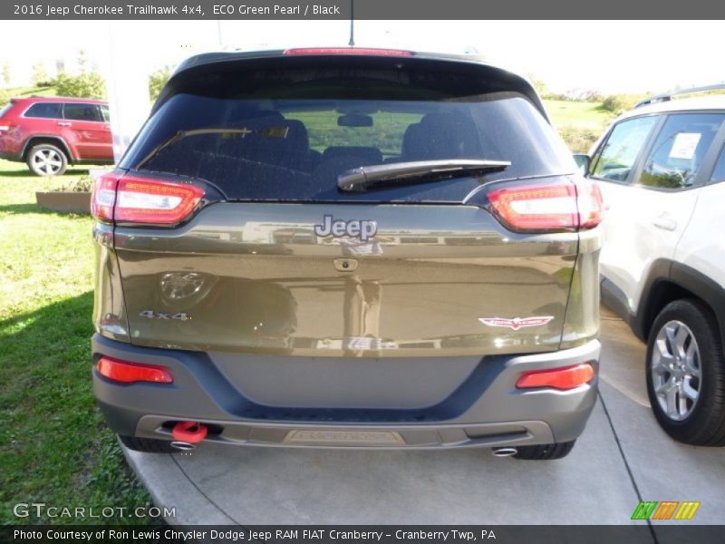 ECO Green Pearl / Black 2016 Jeep Cherokee Trailhawk 4x4