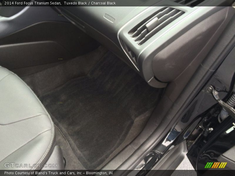 Tuxedo Black / Charcoal Black 2014 Ford Focus Titanium Sedan