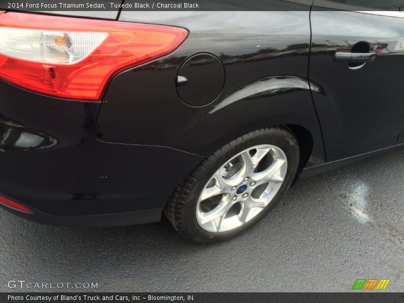 Tuxedo Black / Charcoal Black 2014 Ford Focus Titanium Sedan