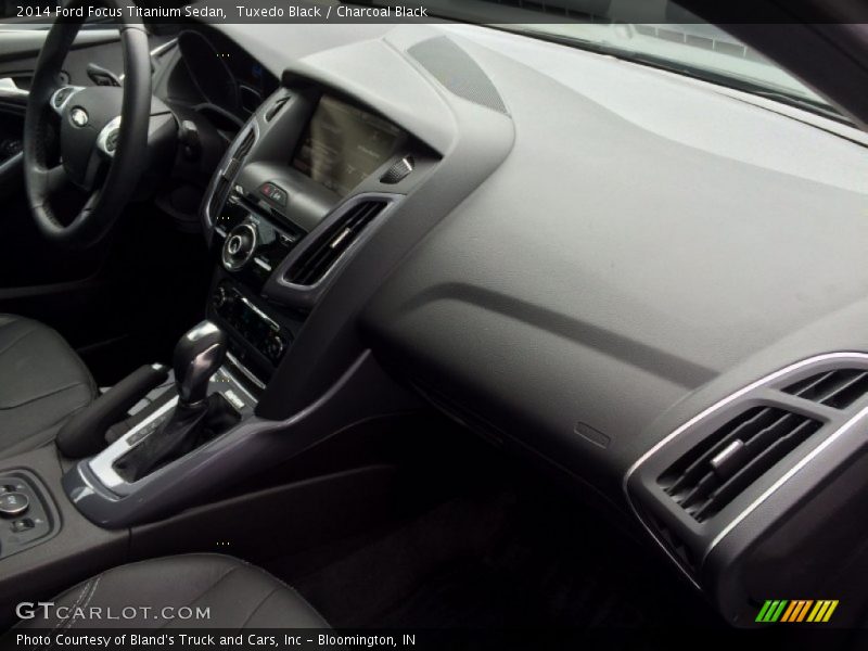 Tuxedo Black / Charcoal Black 2014 Ford Focus Titanium Sedan