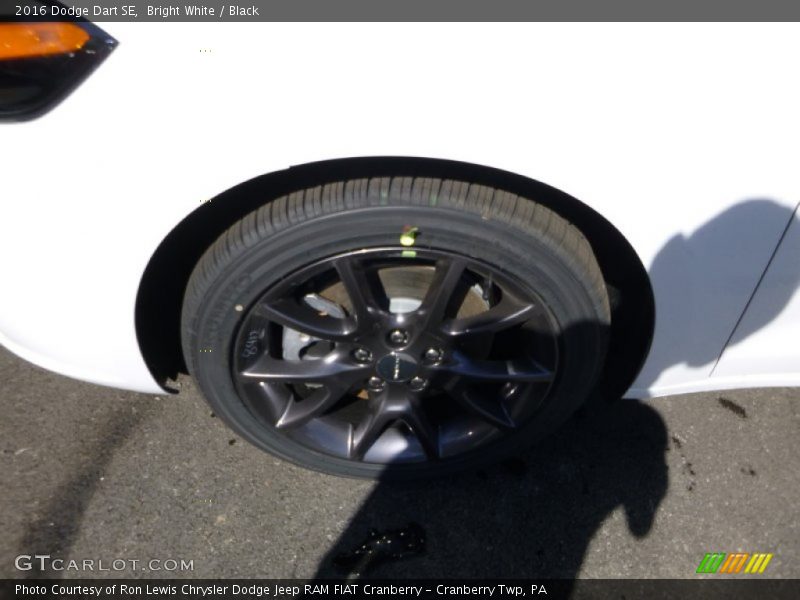 Bright White / Black 2016 Dodge Dart SE