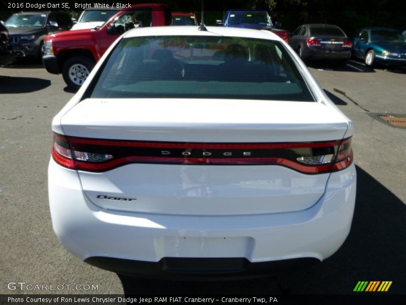 Bright White / Black 2016 Dodge Dart SE