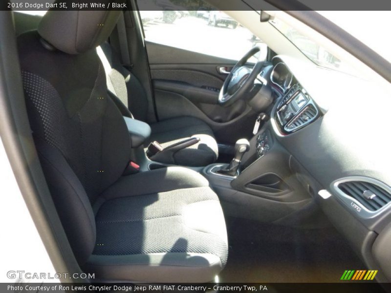 Bright White / Black 2016 Dodge Dart SE