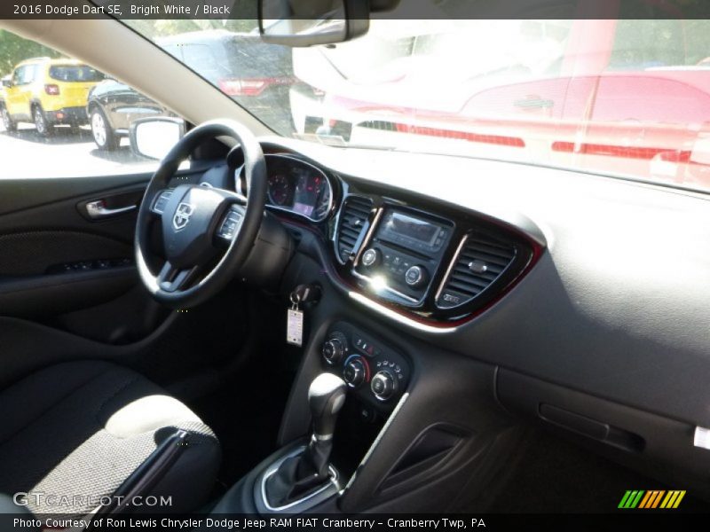 Bright White / Black 2016 Dodge Dart SE
