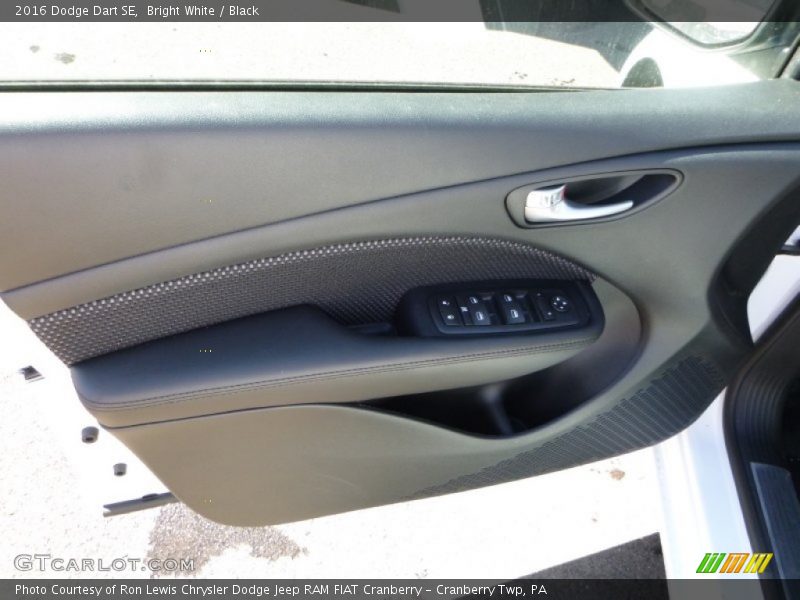 Bright White / Black 2016 Dodge Dart SE