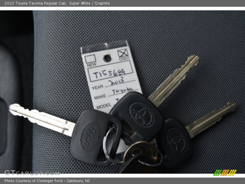 Super White / Graphite 2013 Toyota Tacoma Regular Cab