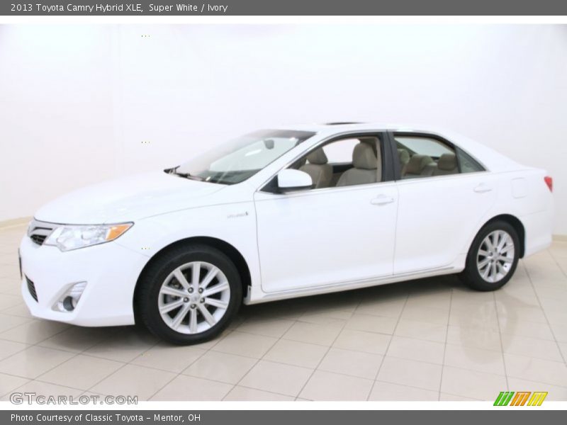 Front 3/4 View of 2013 Camry Hybrid XLE