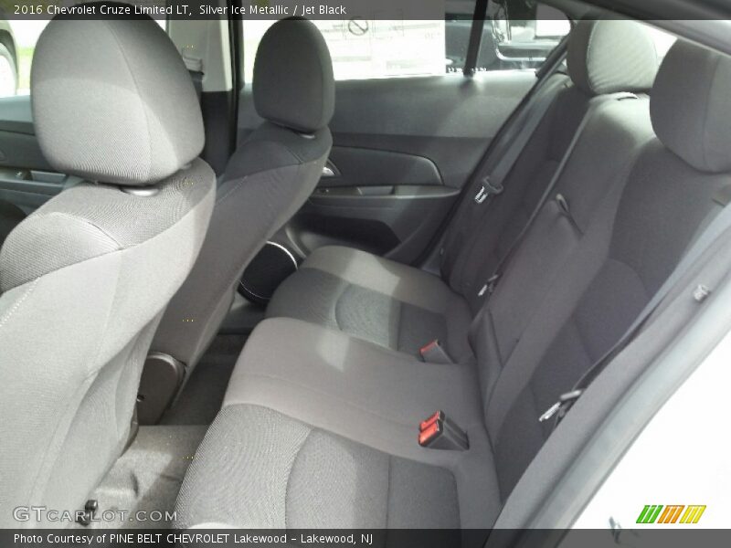 Silver Ice Metallic / Jet Black 2016 Chevrolet Cruze Limited LT