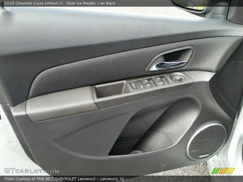 Silver Ice Metallic / Jet Black 2016 Chevrolet Cruze Limited LT
