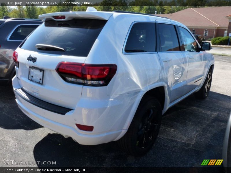 Bright White / Black 2016 Jeep Cherokee Sport 4x4