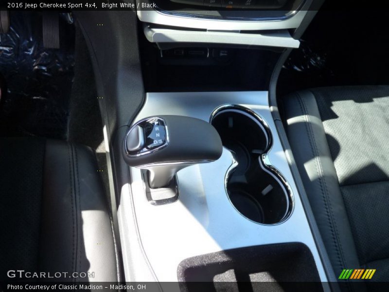 Bright White / Black 2016 Jeep Cherokee Sport 4x4