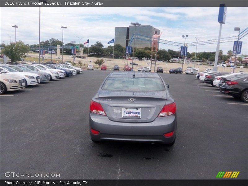 Triathlon Gray / Gray 2016 Hyundai Accent SE Sedan