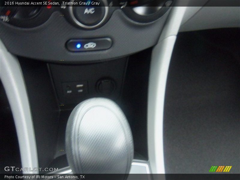 Triathlon Gray / Gray 2016 Hyundai Accent SE Sedan