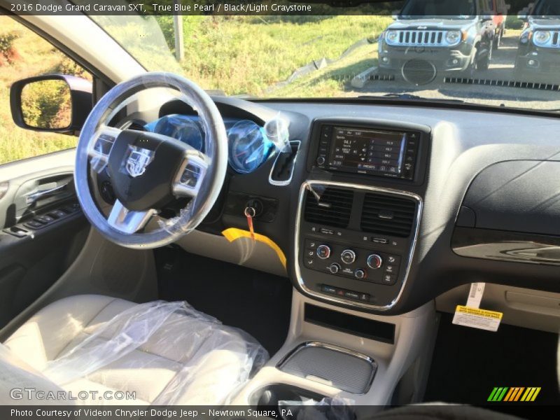 True Blue Pearl / Black/Light Graystone 2016 Dodge Grand Caravan SXT