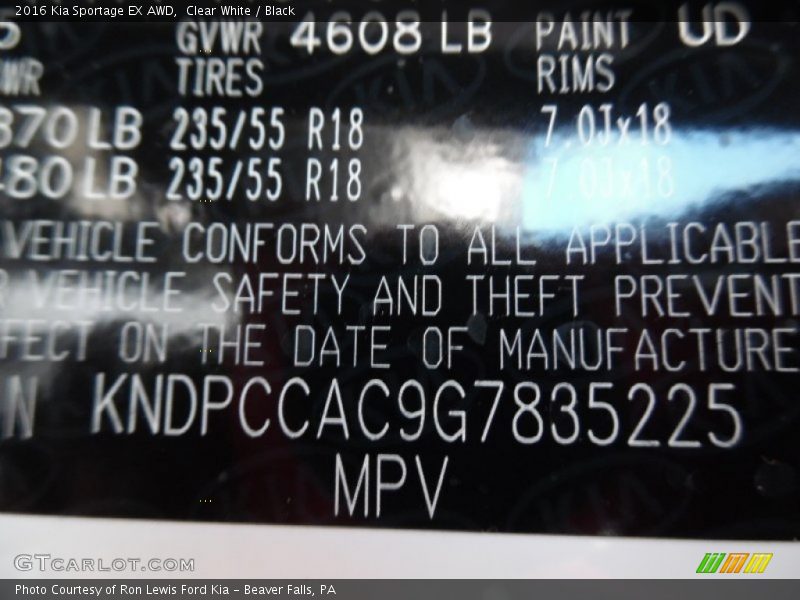 Clear White / Black 2016 Kia Sportage EX AWD