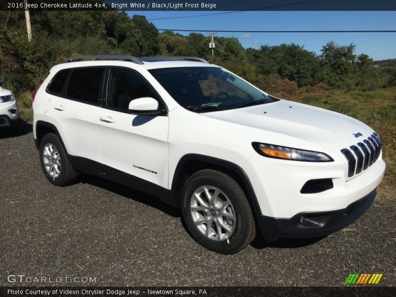 Bright White / Black/Light Frost Beige 2016 Jeep Cherokee Latitude 4x4