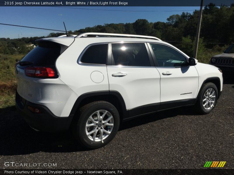 Bright White / Black/Light Frost Beige 2016 Jeep Cherokee Latitude 4x4