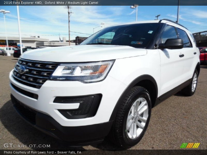 Front 3/4 View of 2016 Explorer 4WD