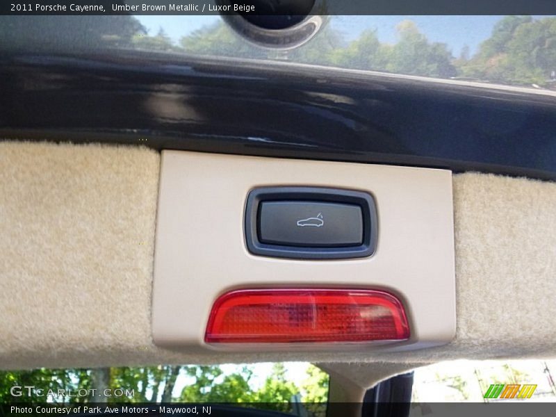 Umber Brown Metallic / Luxor Beige 2011 Porsche Cayenne