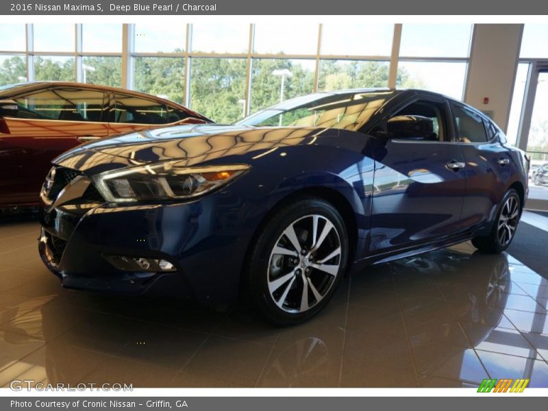 Front 3/4 View of 2016 Maxima S