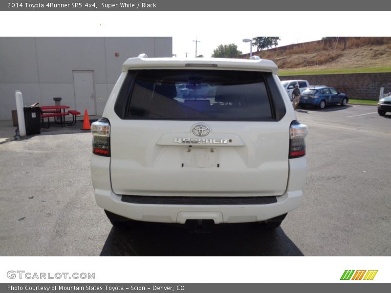 Super White / Black 2014 Toyota 4Runner SR5 4x4