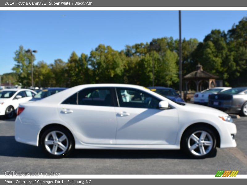 Super White / Black/Ash 2014 Toyota Camry SE