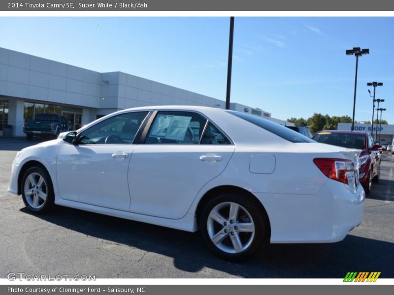 Super White / Black/Ash 2014 Toyota Camry SE