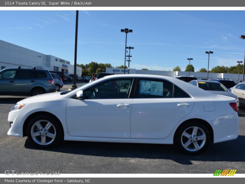 Super White / Black/Ash 2014 Toyota Camry SE