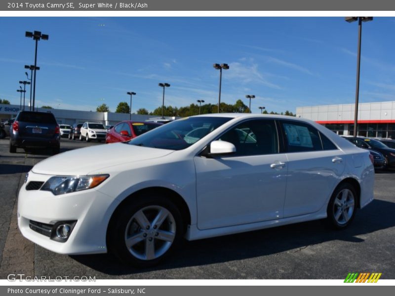 Super White / Black/Ash 2014 Toyota Camry SE