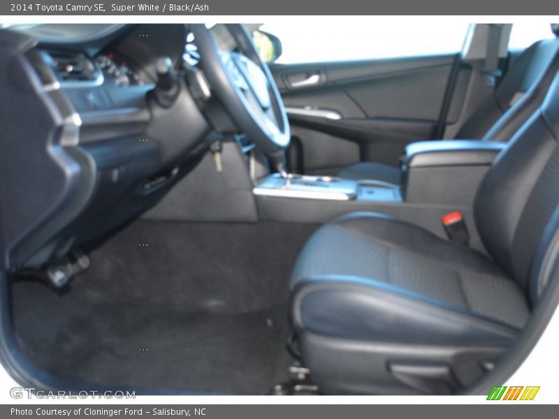 Super White / Black/Ash 2014 Toyota Camry SE