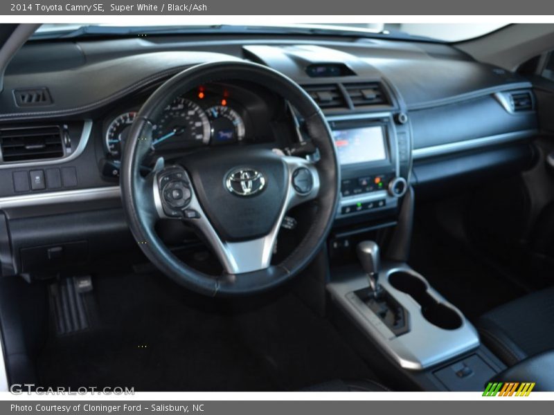 Super White / Black/Ash 2014 Toyota Camry SE