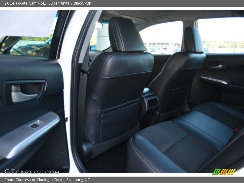 Super White / Black/Ash 2014 Toyota Camry SE