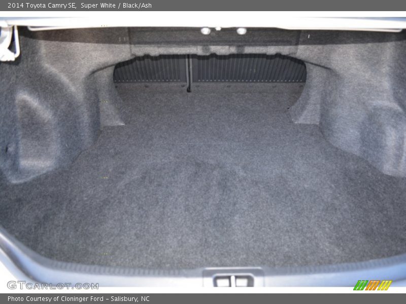 Super White / Black/Ash 2014 Toyota Camry SE