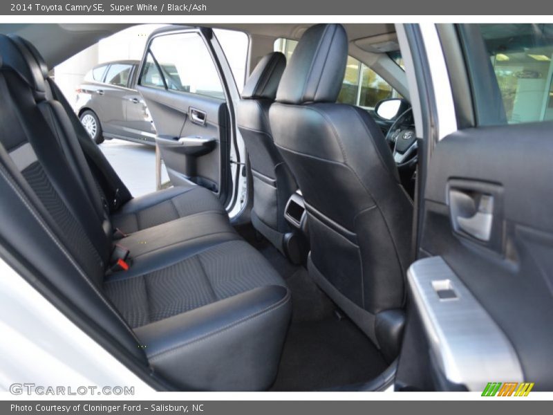 Super White / Black/Ash 2014 Toyota Camry SE