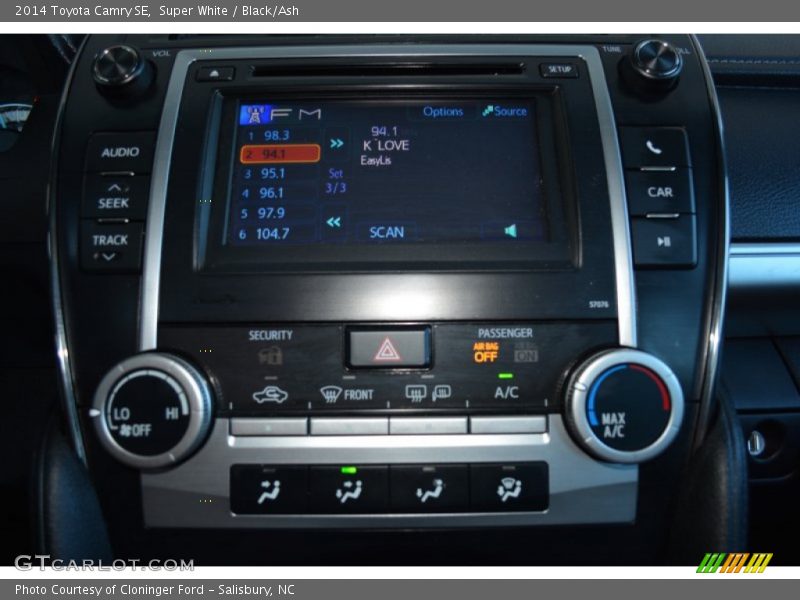 Super White / Black/Ash 2014 Toyota Camry SE