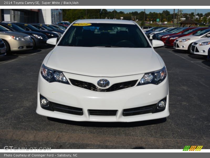 Super White / Black/Ash 2014 Toyota Camry SE