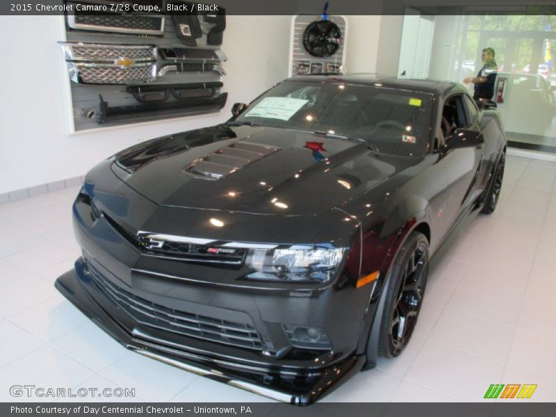 Front 3/4 View of 2015 Camaro Z/28 Coupe