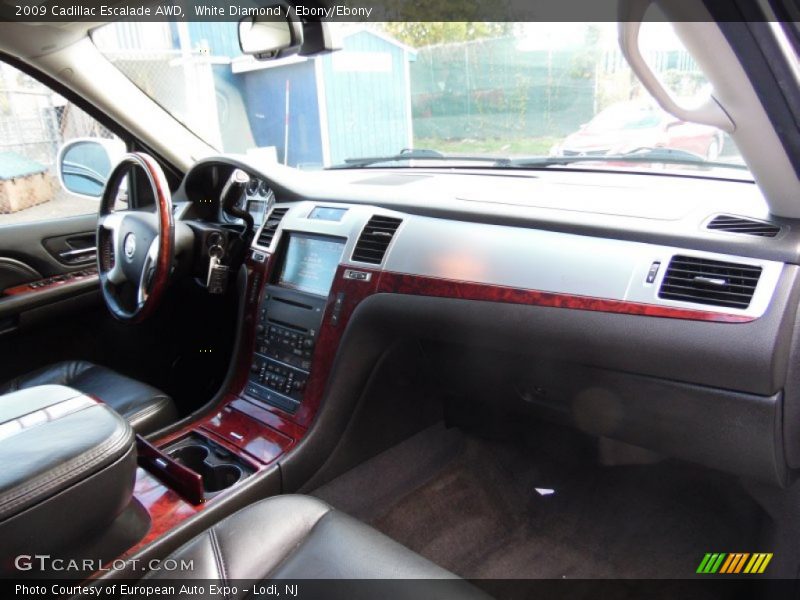 White Diamond / Ebony/Ebony 2009 Cadillac Escalade AWD