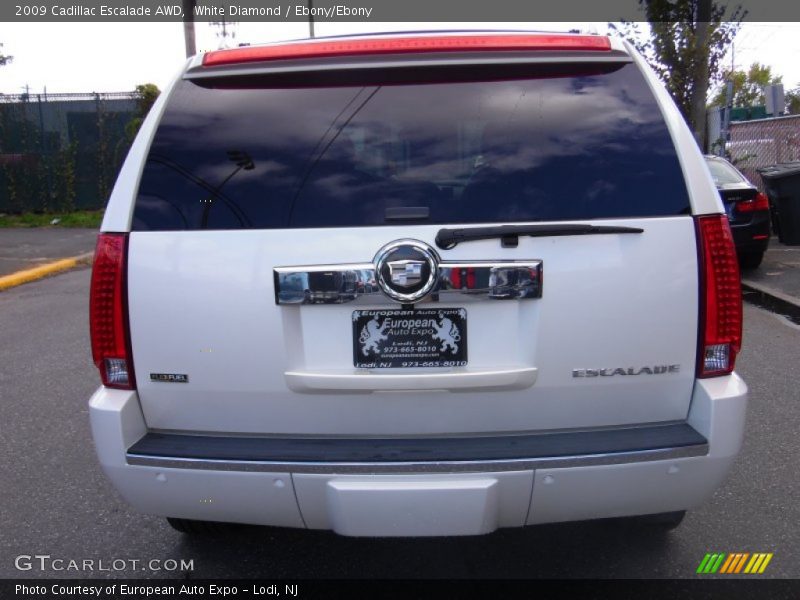 White Diamond / Ebony/Ebony 2009 Cadillac Escalade AWD