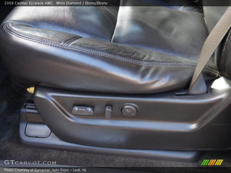 White Diamond / Ebony/Ebony 2009 Cadillac Escalade AWD