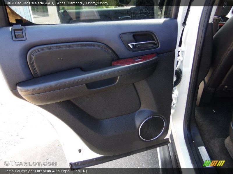 White Diamond / Ebony/Ebony 2009 Cadillac Escalade AWD