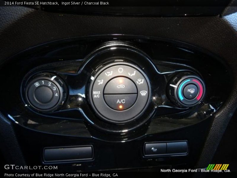 Ingot Silver / Charcoal Black 2014 Ford Fiesta SE Hatchback