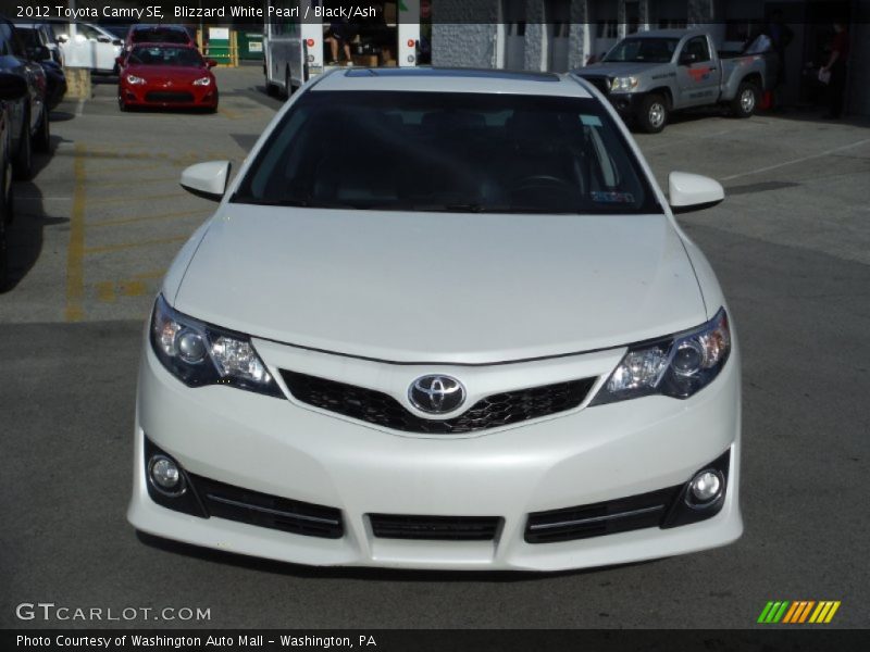 Blizzard White Pearl / Black/Ash 2012 Toyota Camry SE