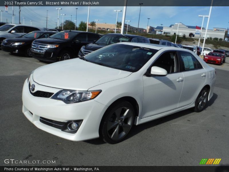Blizzard White Pearl / Black/Ash 2012 Toyota Camry SE