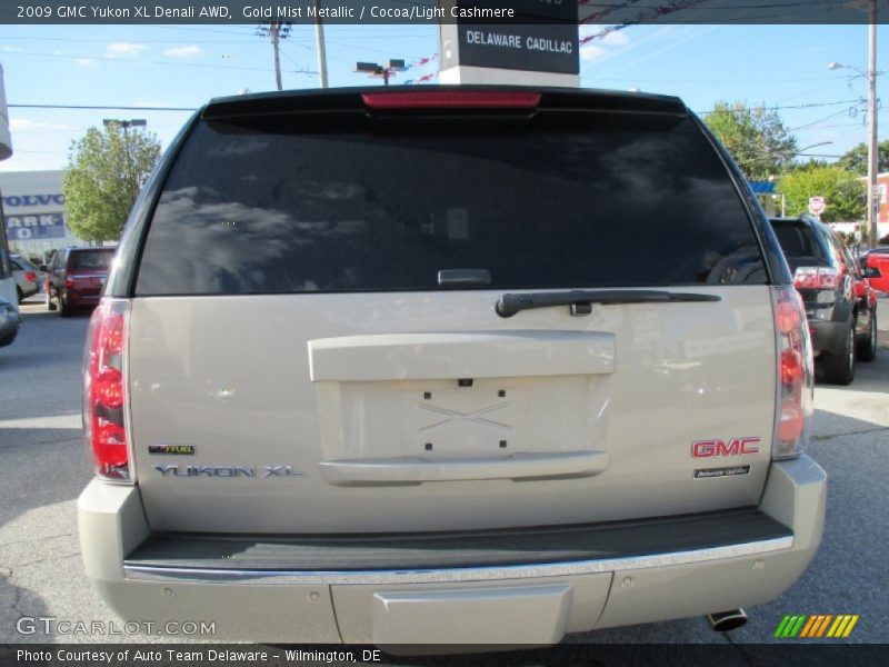 Gold Mist Metallic / Cocoa/Light Cashmere 2009 GMC Yukon XL Denali AWD
