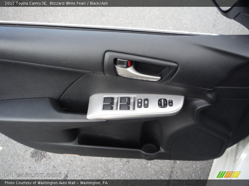 Blizzard White Pearl / Black/Ash 2012 Toyota Camry SE
