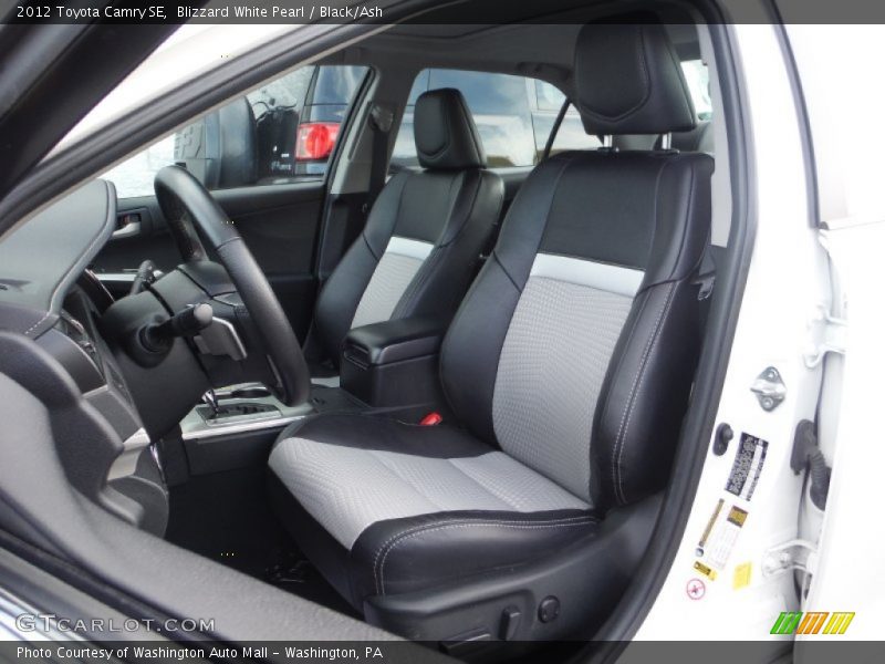 Blizzard White Pearl / Black/Ash 2012 Toyota Camry SE