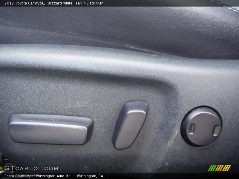 Blizzard White Pearl / Black/Ash 2012 Toyota Camry SE